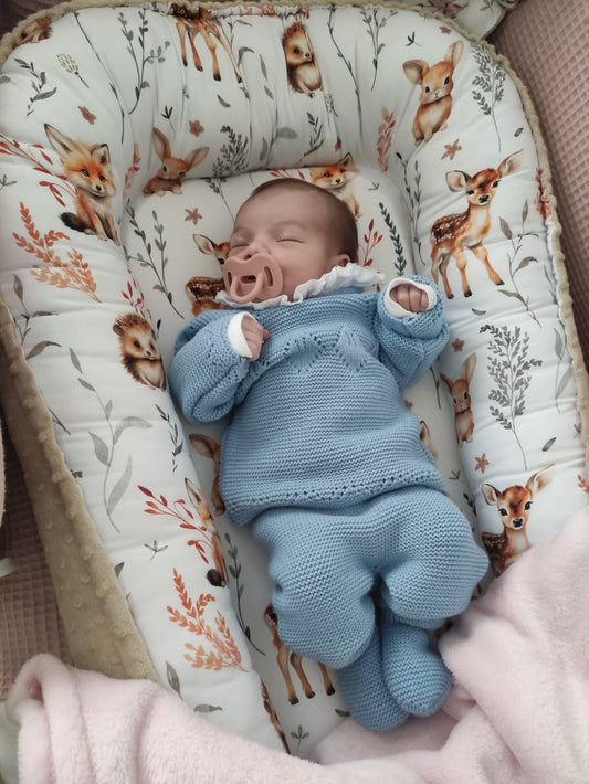 Réducteur de lit bébé : un cocon douillet pour des nuits sereines