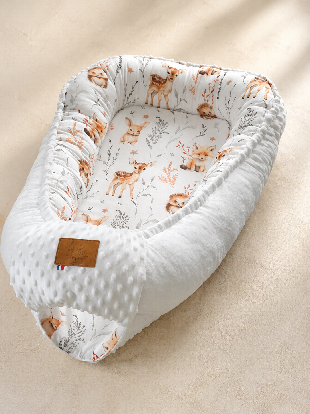Réducteur de lit bébé My Baby Avenue sur fond ivoire