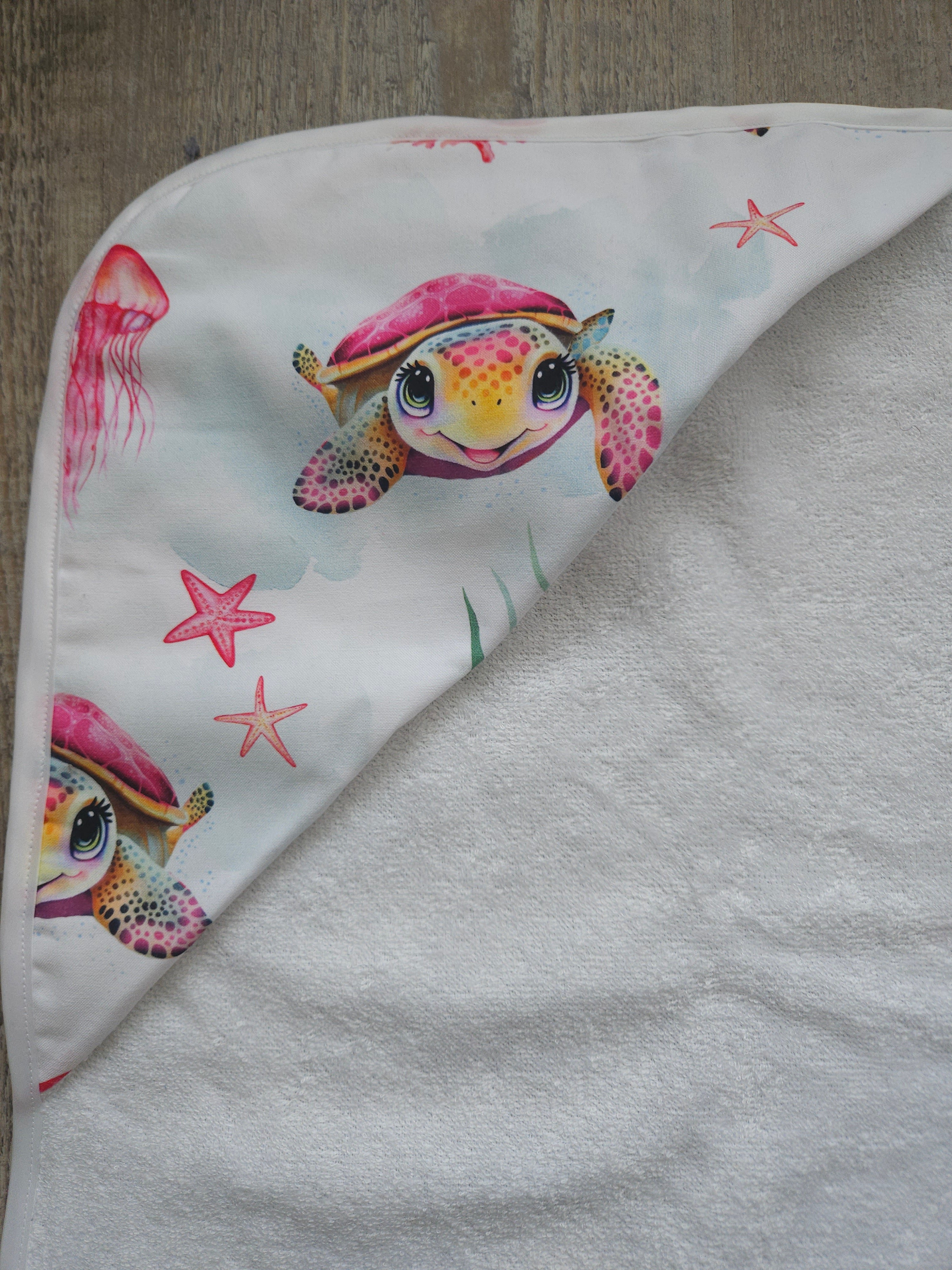 Cape de bain bébé Tortue rose My Baby Avenue