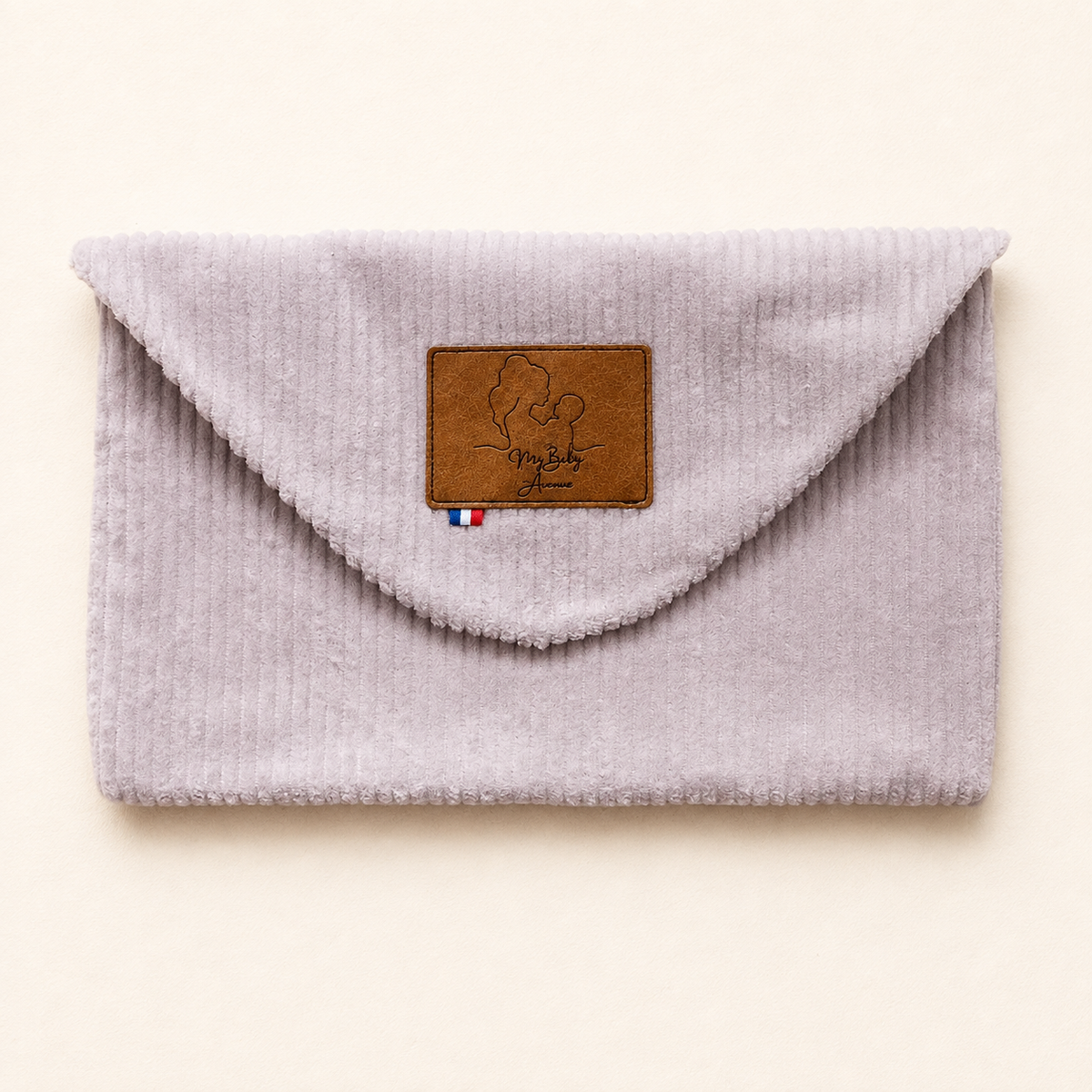 Pochette nomade rose sur fond écru – My Baby Avenue